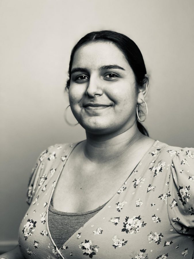 Rosali Flores, Editor